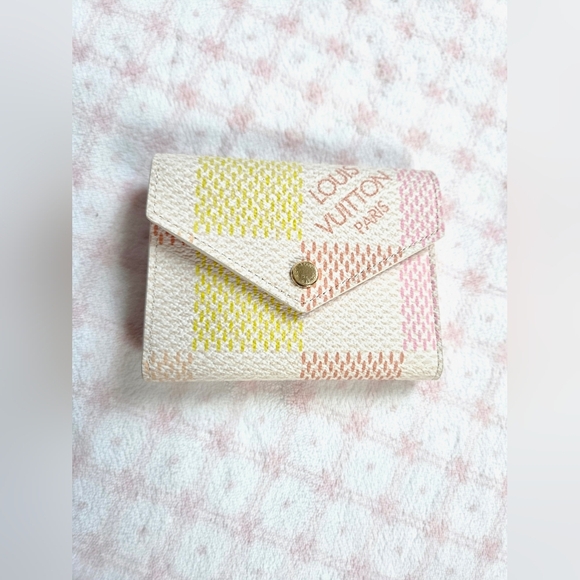 Louis Vuitton Victorine Wallet | Damier Licious Peche | N40638 | Excellent - Picture 1 of 3